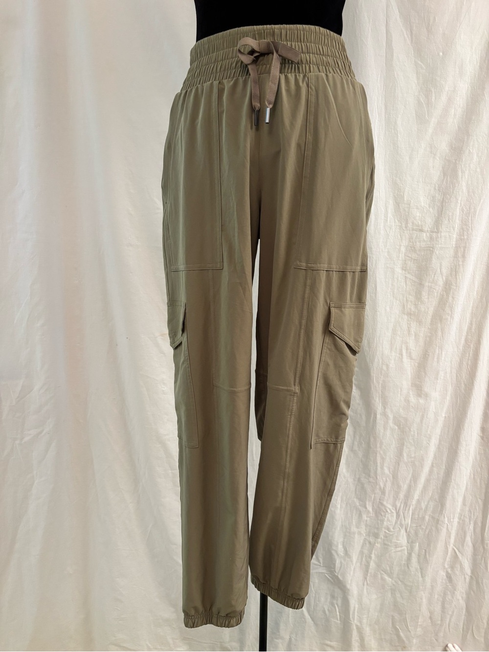 SPANX Olive Out of Office Cargo Jogger Pants Relaxed Travel Casual Small
